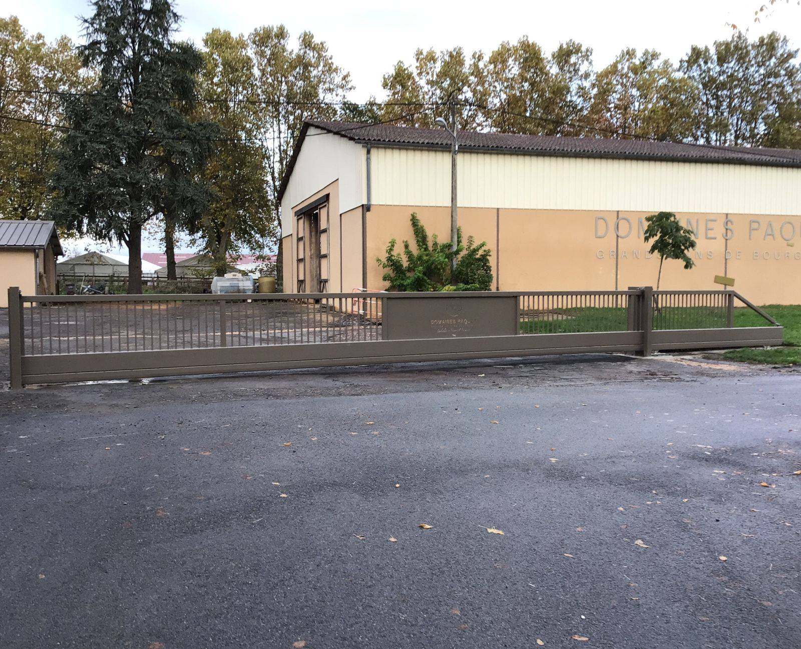 Fabricant et poseur de portail sur mesure vers Villefranche sur Saone