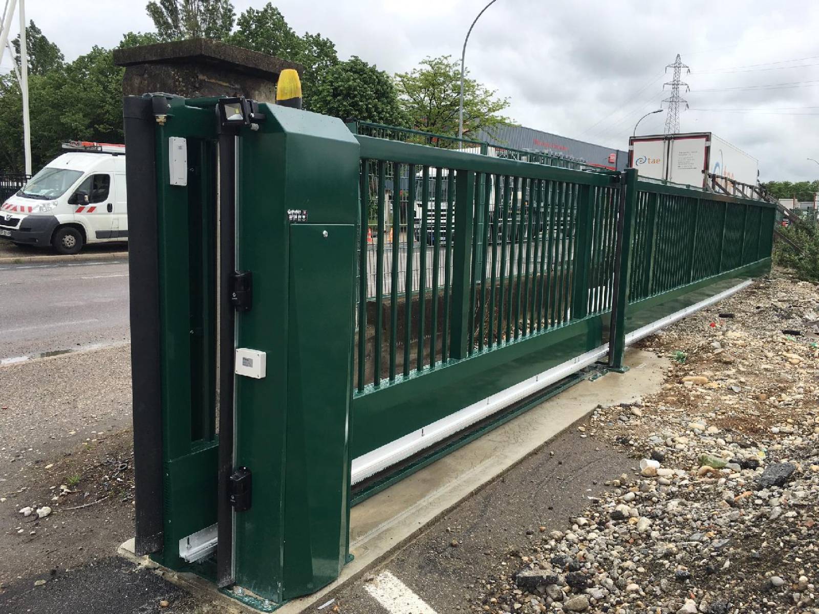 Fabrication de portails coulissants pour un immeuble en copropriete près de Roanne 42300
