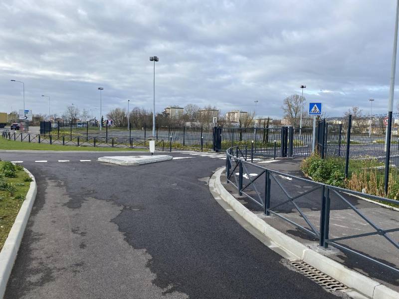 Fabrication de portillon sur mesure intégré à un portail motorisé à Villefranche-sur-Saône