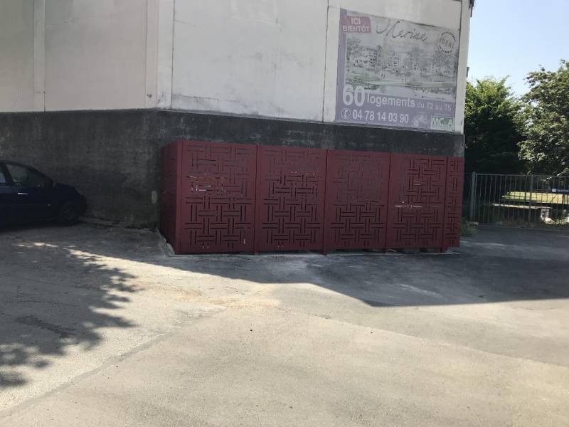 Local poubelle sur mesure pour la mairie de Jassans-Riottier dans l’AIN – Avenue de la Plage restaurant l'embarcadère
