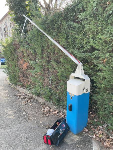 Reparation d'ne barrière levante percutée : une urgence à traiter rapidement