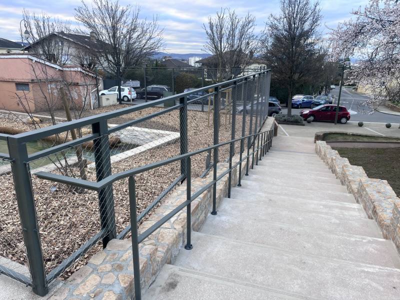 Fabrication et pose de mains courantes et garde-corps sur mesure à Limas (près de Villefranche-sur-Saône et Lyon