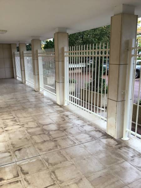 Fermeture d'un patio en barreaudage sur-mesure à Lyon.