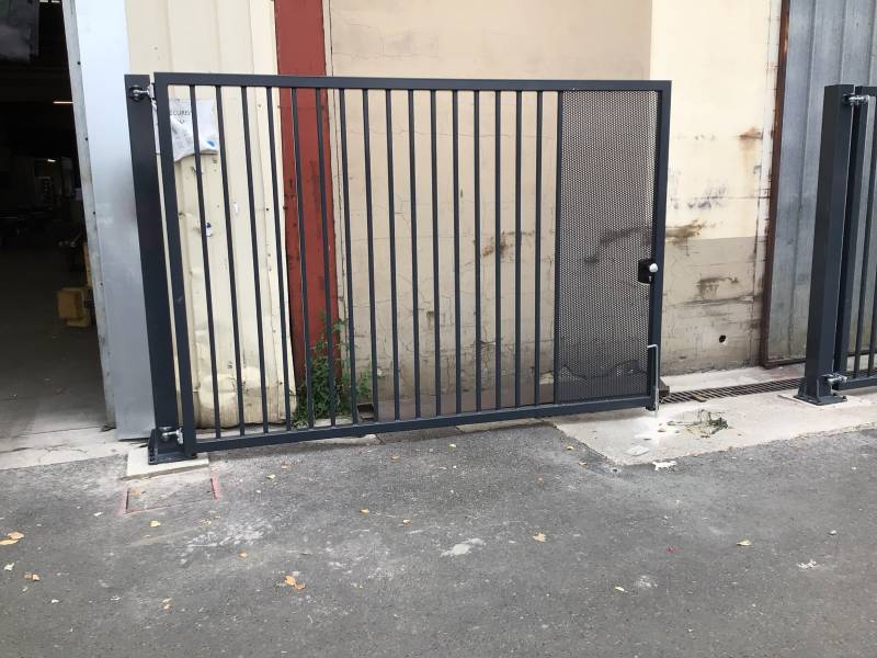 Portail double vantaux manuel pour protection accès 