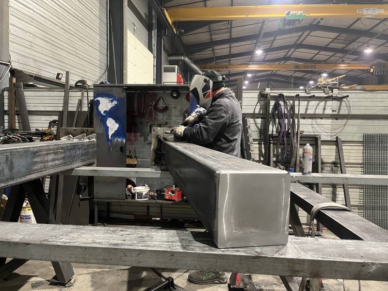 Fabrication en cours d’un portail coulissant autoportant motorisable – Secteur Villefranche-sur-Saône / Lyon