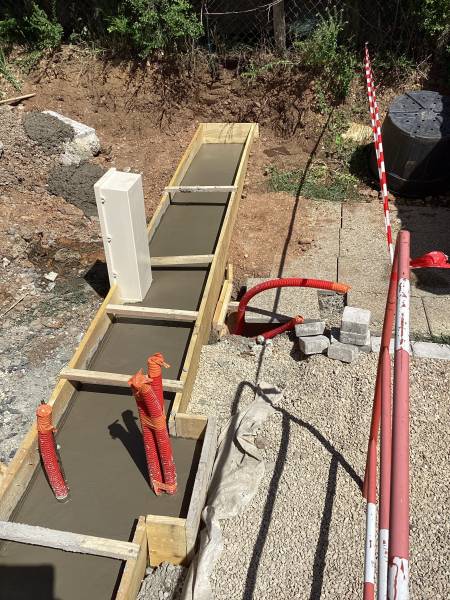 Réalisation d'une longrine béton pour portail coulissant à Francheville