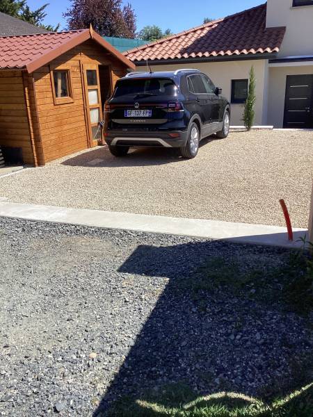 Réalisation d'une longrine béton pour portail coulissant à Francheville