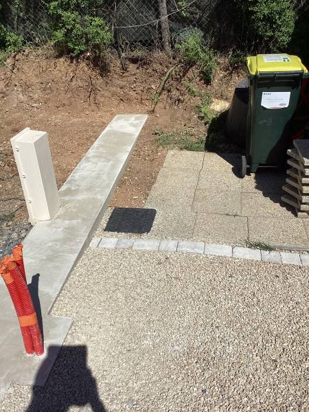 Réalisation d'une longrine béton pour portail coulissant à Francheville