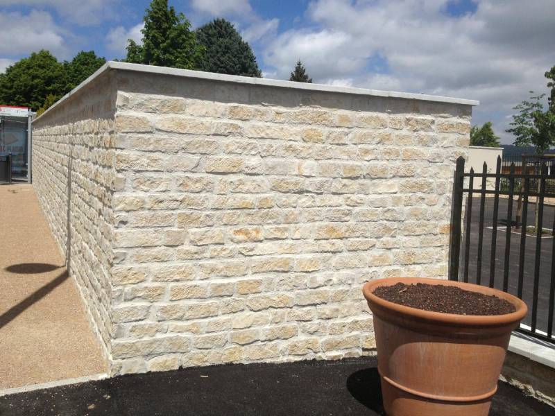 Réalisation du portail, du mur d’enceinte et de la clôture du cimetière paysager à Dardilly, proche de Lyon