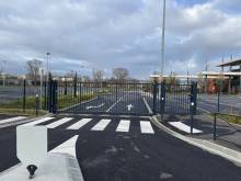 AM-BTP -  Création de portail autoportant sur mesure pour l'entrée d'un magasin à Villefranche-sur-Saône 69400
