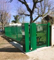 AM-BTP -  Fabrication d'un portail coulissant autoportant sur mesure pour un lotissement à Lyon en Rhône-Alpes
