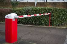 AM-BTP -  Installation de rampe d’accès PMR conforme aux normes pour une entrée de commerce en centre-ville près de Roanne 42300